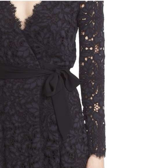 DIANE VON FURSTENBERG 'Shaelyn' Lace Wrap Black/Navy Lace Dress Size 6 - Picture 3 of 10